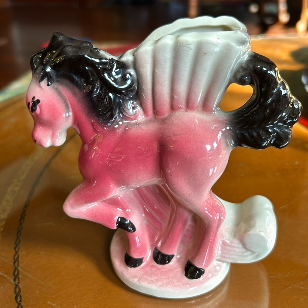 Vintage pony cornucopia vase